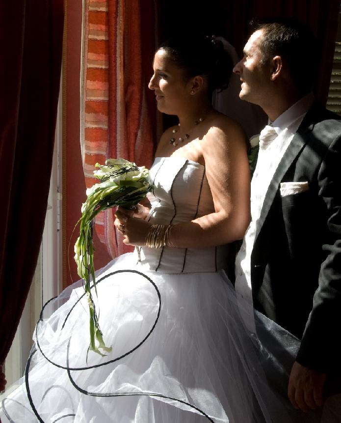 MB405 006 Bouquet de mariée blanc dans l'ombre - Murielle Bailet Fleuriste