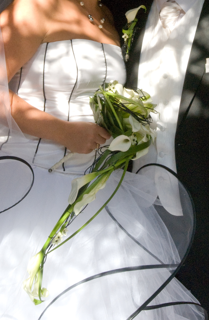 MB405 009 Bouquet de mariée blanc et sa chute - Murielle Bailet Fleuriste