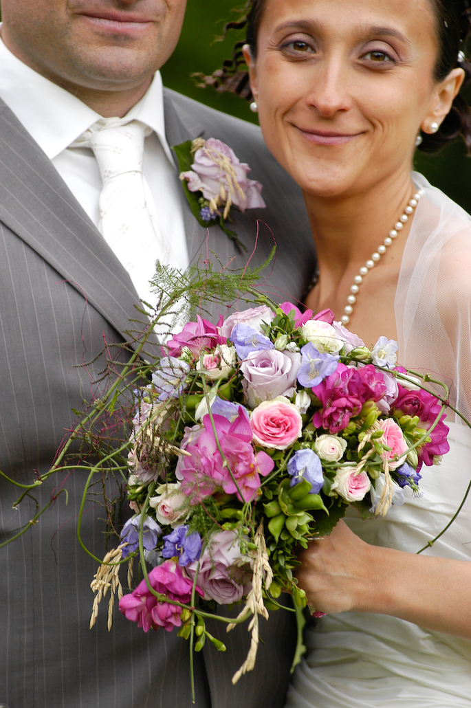 MB406 008 Bouquet de mariée rose et bleu - Murielle Bailet Fleuriste