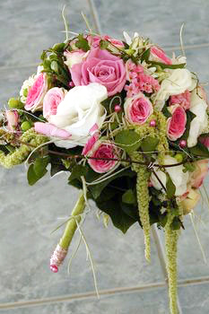 MB406 021 Bouquet rose et vert de la demoiselle d'honneur - Murielle Bailet Fleuriste