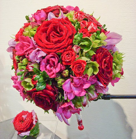 MB431 001 Bouquet de mariée rond rouge et rose - Murielle Bailet Fleuriste